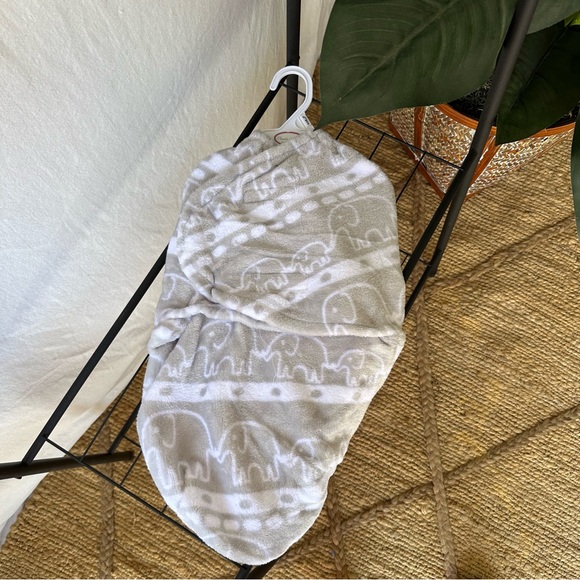 Elements of Style Gender Neutral Baby Swaddle - Picture 1 of 4